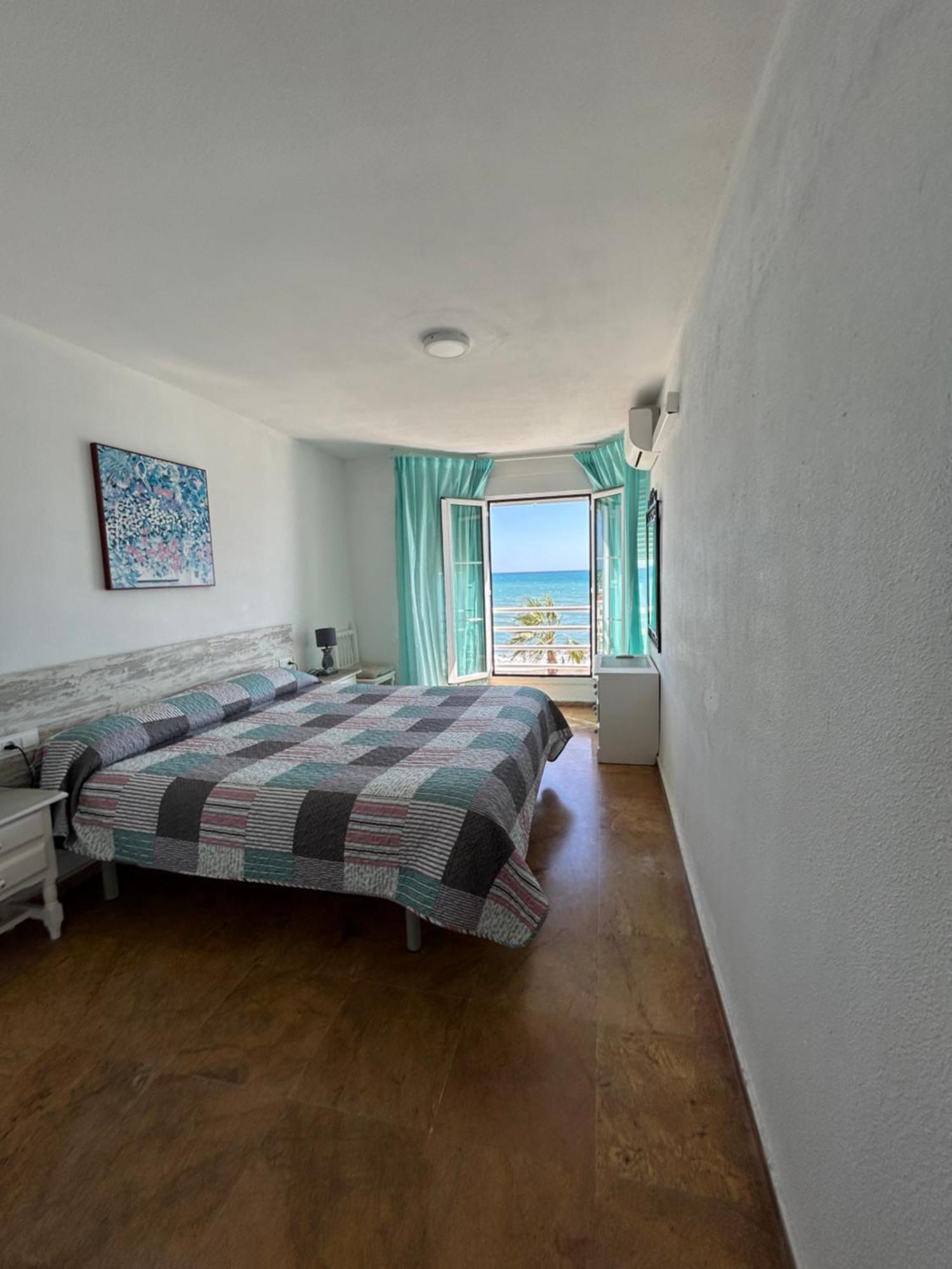 Apartamento Frente Al Mar,Primera Linea De Playa Rincon de la Victoria Luaran gambar
