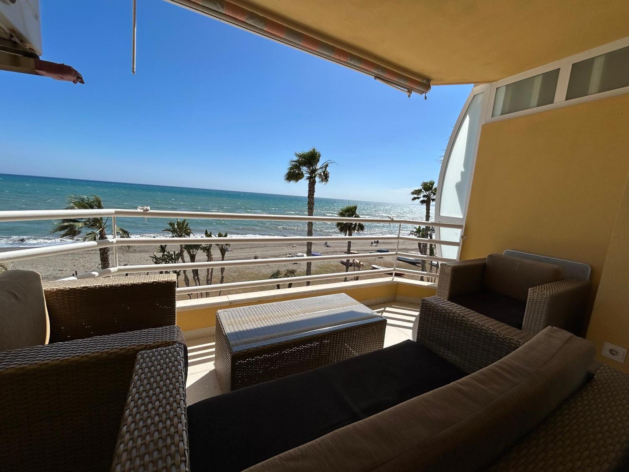 Apartamento Frente Al Mar,Primera Linea De Playa Rincon de la Victoria Luaran gambar